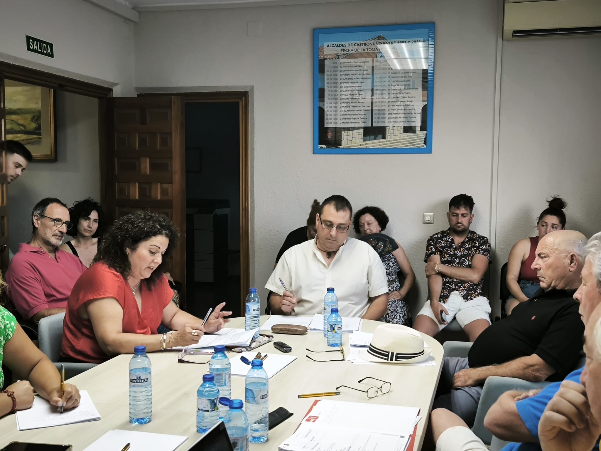 Julio Pereda visita Castronuño para asistir al pleno que ha acordado la declaración de rechazo a la macrogravera en el término municipal